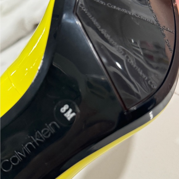 Heels/Pumps - Picture 5 of 6